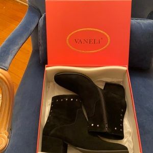 Vaneli Faiza short boot
